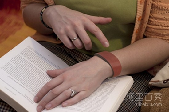 情侣智能感应手环,不在一起也能传递情感--置顶表情